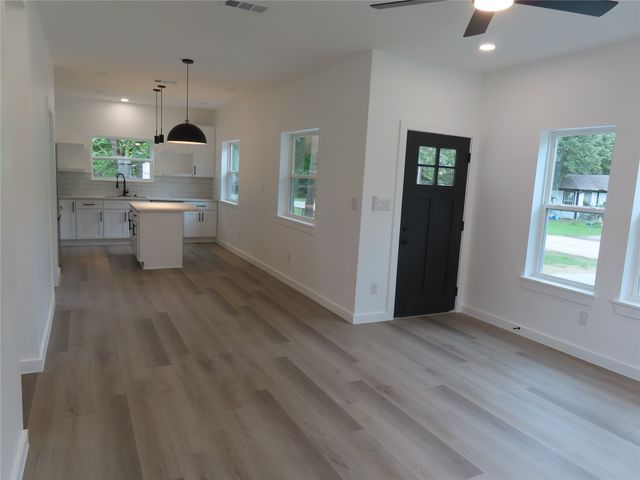 315 E Orville Street, Wills Point, TX 75169