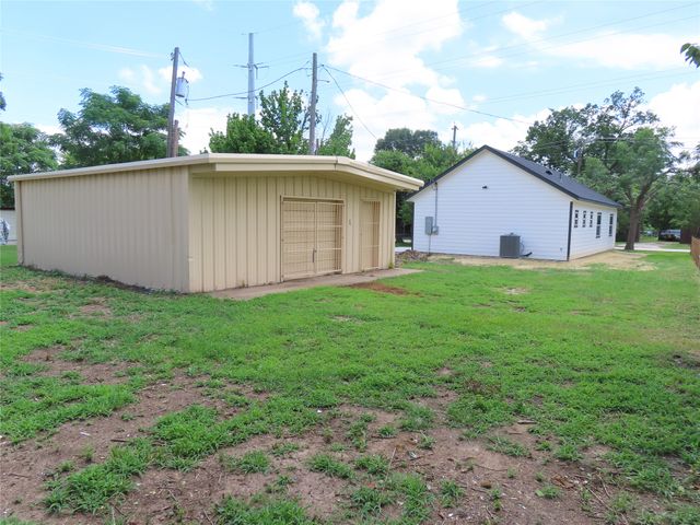 315 E Orville Street, Wills Point, TX 75169