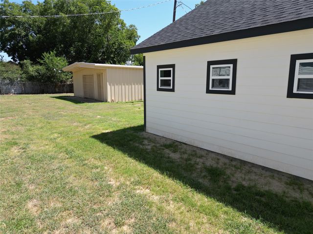 315 E Orville Street, Wills Point, TX 75169