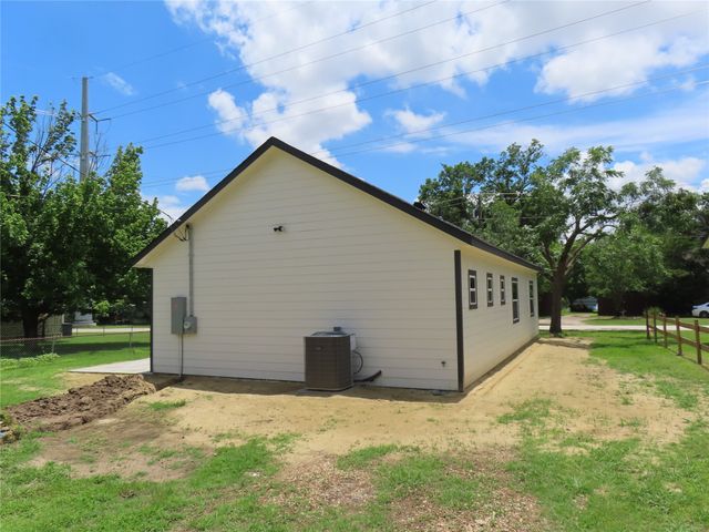 315 E Orville Street, Wills Point, TX 75169