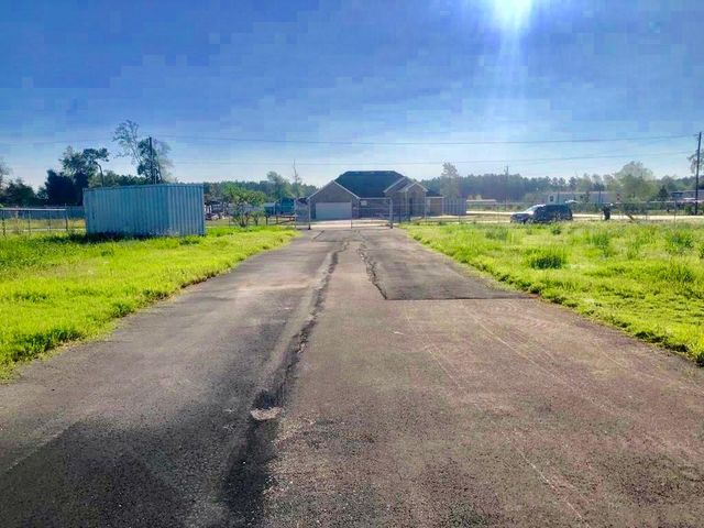 275 County Road 5022, Cleveland, TX 77327