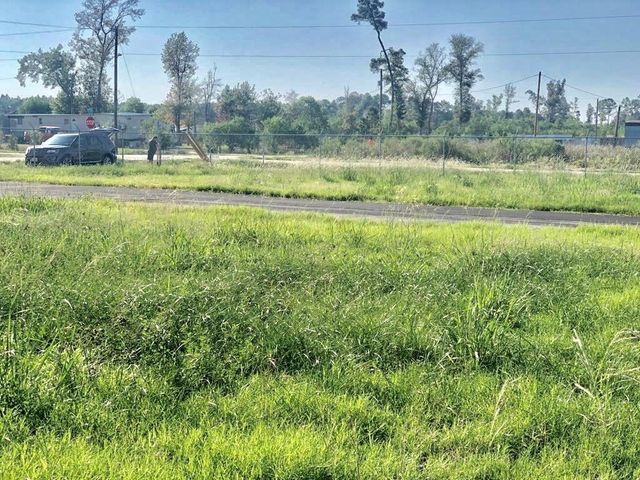 275 County Road 5022, Cleveland, TX 77327