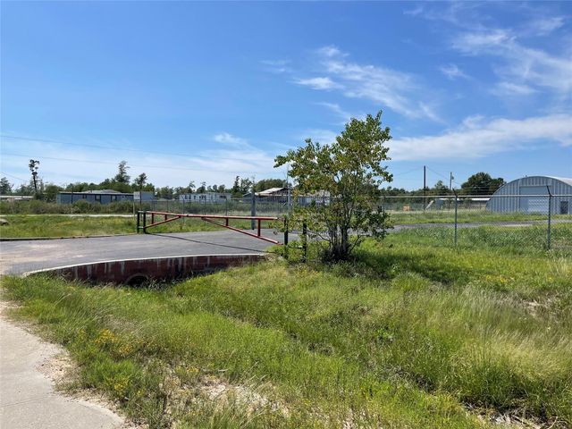 275 County Road 5022, Cleveland, TX 77327