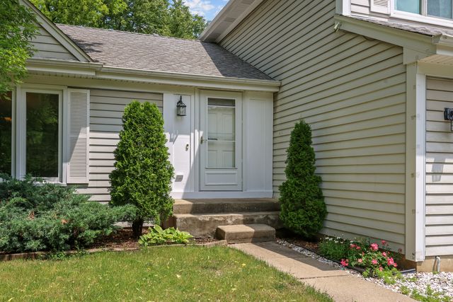 1316 W MEADE Lane, Arlington Heights, IL 60004