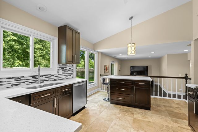 1316 W MEADE Lane, Arlington Heights, IL 60004