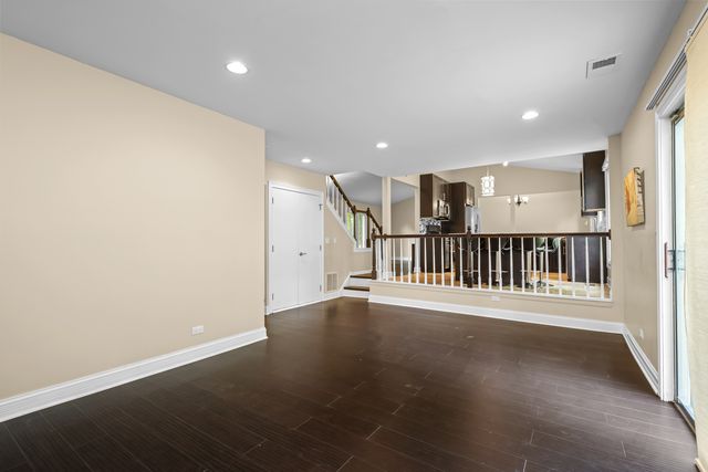 1316 W MEADE Lane, Arlington Heights, IL 60004