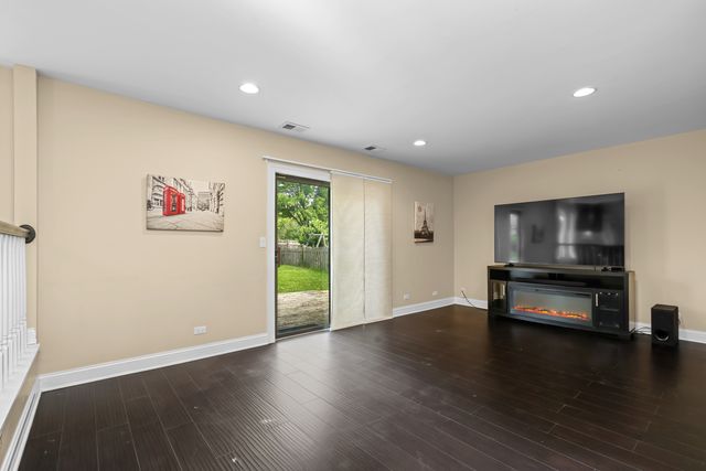1316 W MEADE Lane, Arlington Heights, IL 60004