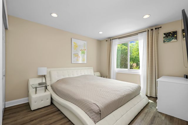 1316 W MEADE Lane, Arlington Heights, IL 60004