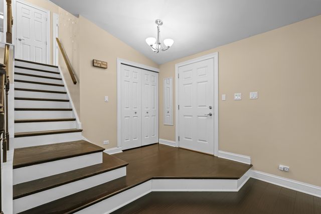 1316 W MEADE Lane, Arlington Heights, IL 60004