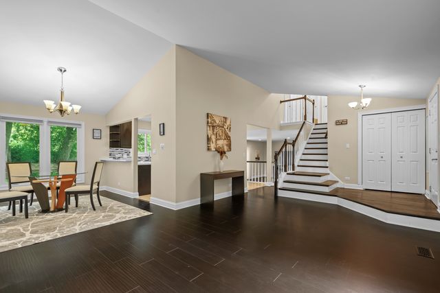 1316 W MEADE Lane, Arlington Heights, IL 60004