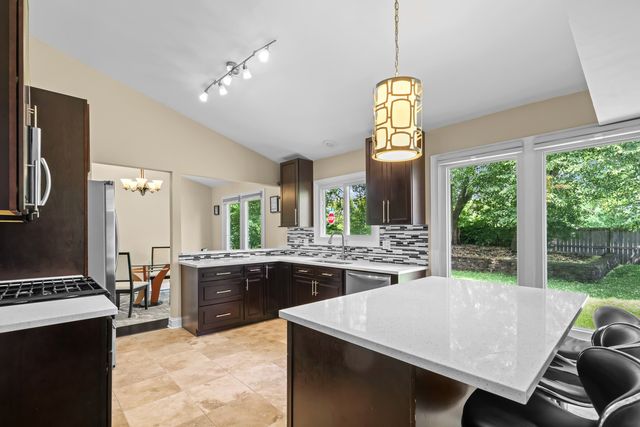 1316 W MEADE Lane, Arlington Heights, IL 60004