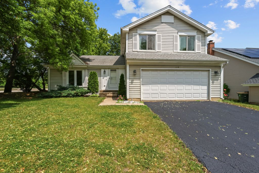 1316 W MEADE Lane, Arlington Heights, IL 60004