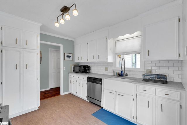 124 Bendingwood Circle, Taylors, SC 29687