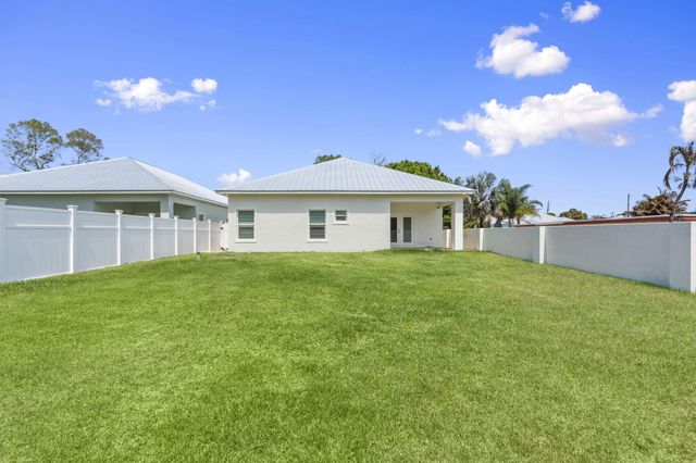 1004 SW 35th Street, Palm City, FL 34990