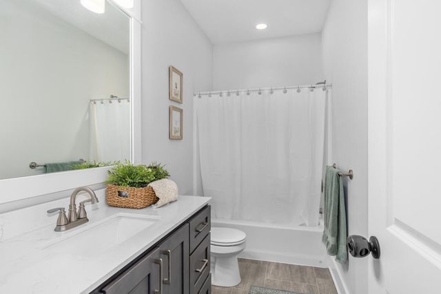 6317 Eaglewood Drive, Hudsonville, MI 49426