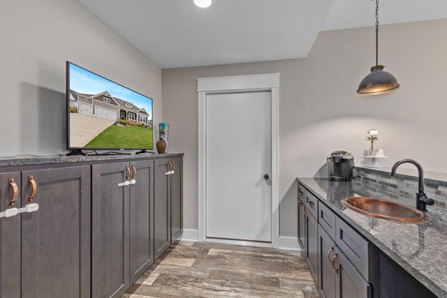 6317 Eaglewood Drive, Hudsonville, MI 49426