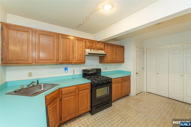 20 Collura Lane K087, Clifton, NJ 07012
