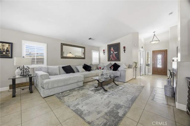 9910 Pyramid Peak Drive, Bakersfield, CA 93311