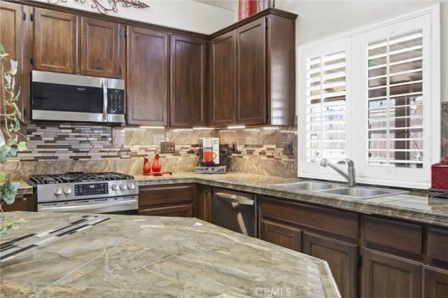 9910 Pyramid Peak Drive, Bakersfield, CA 93311