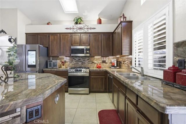 9910 Pyramid Peak Drive, Bakersfield, CA 93311