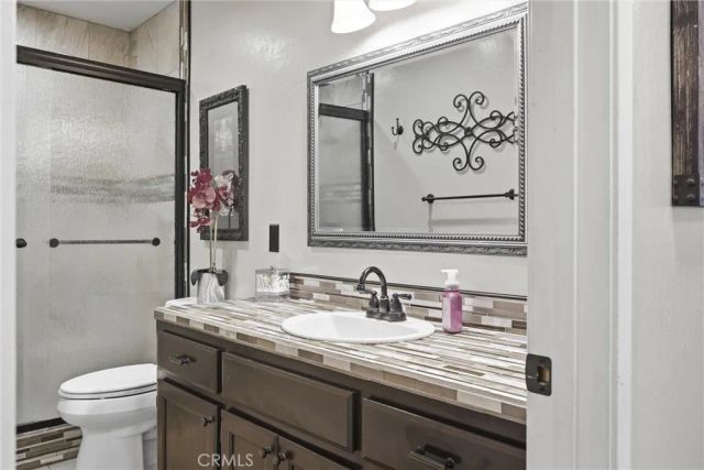 9910 Pyramid Peak Drive, Bakersfield, CA 93311