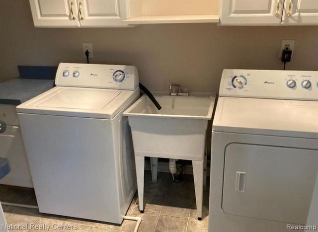 25507 Norfolk Street, Dearborn Heights, MI 48125