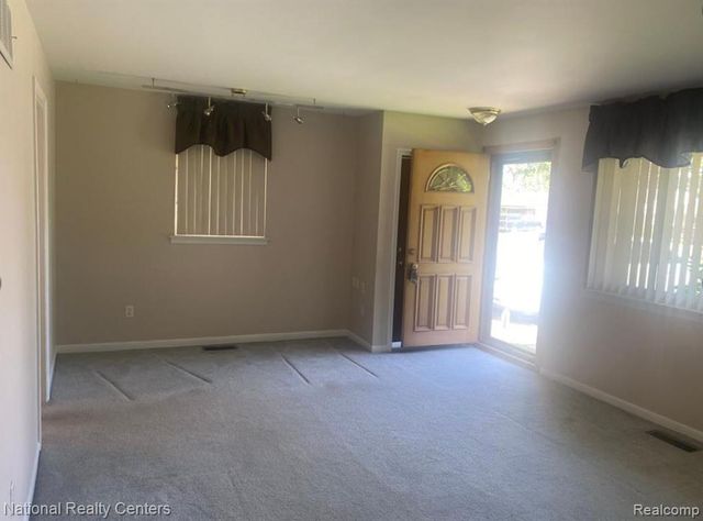 25507 Norfolk Street, Dearborn Heights, MI 48125