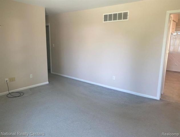 25507 Norfolk Street, Dearborn Heights, MI 48125