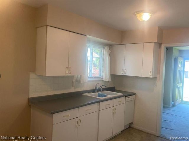 25507 Norfolk Street, Dearborn Heights, MI 48125