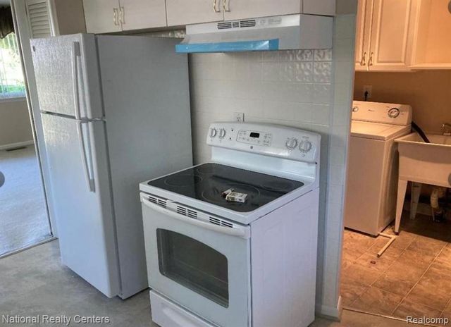 25507 Norfolk Street, Dearborn Heights, MI 48125