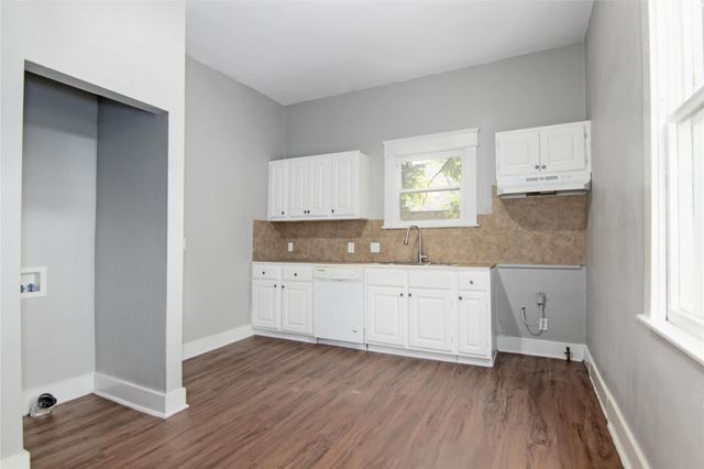 3220 Melbourne Street, Houston, TX 77026