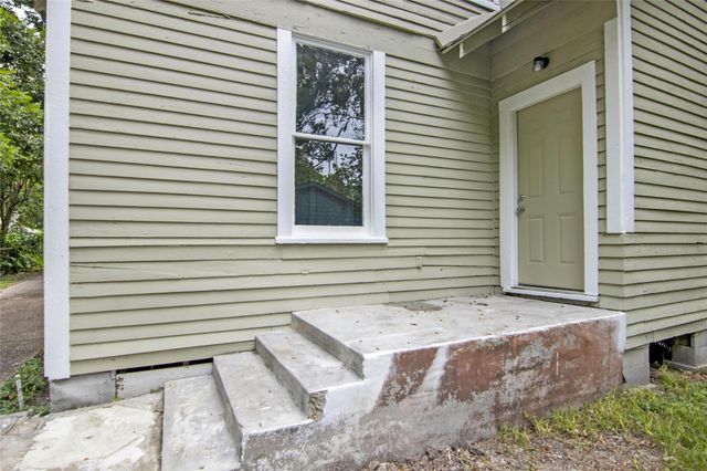 3220 Melbourne Street, Houston, TX 77026