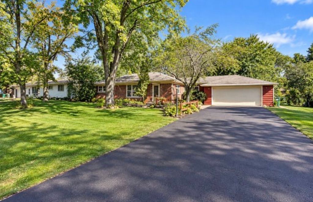 1S155 Euclid Avenue, Oakbrook Terrace, IL 60181 — exterior