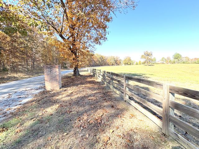 129 Leland Rd, Summertown, TN 38483