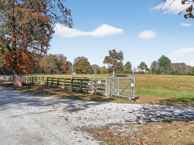 129 Leland Rd, Summertown, TN 38483