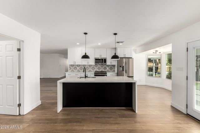 4237 W HARTFORD Avenue, Glendale, AZ 85308