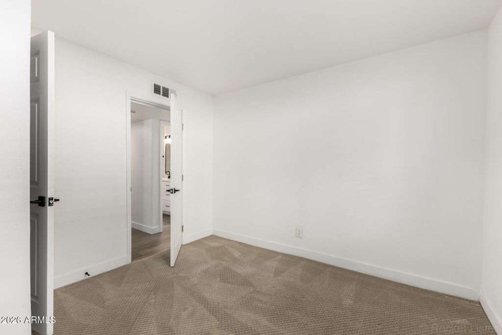 Image 23 of property listing at 4237 W HARTFORD Avenue, Glendale, AZ 85308