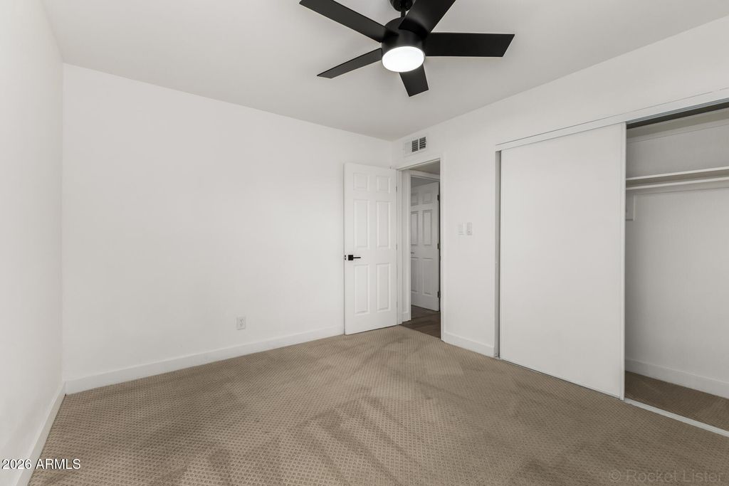 Image 27 of property listing at 4237 W HARTFORD Avenue, Glendale, AZ 85308