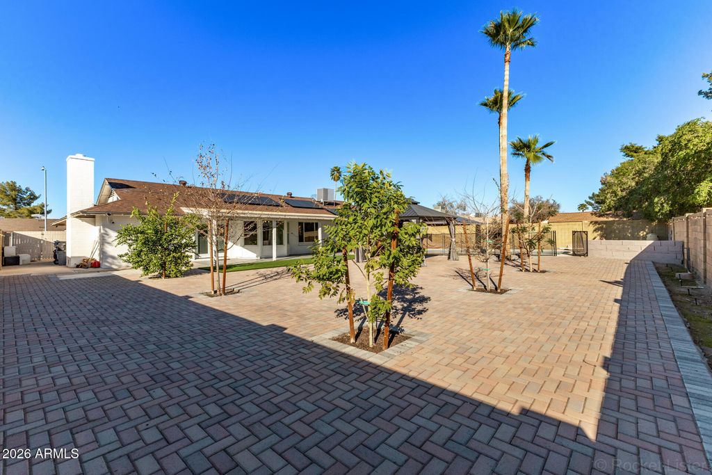 Image 30 of property listing at 4237 W HARTFORD Avenue, Glendale, AZ 85308
