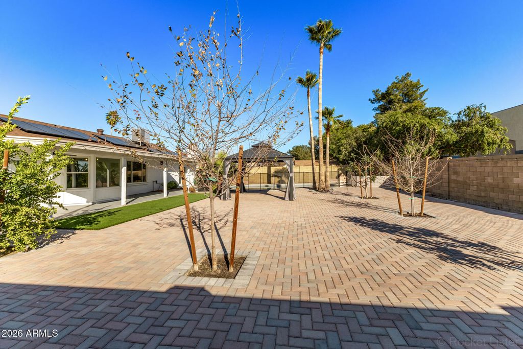 Image 31 of property listing at 4237 W HARTFORD Avenue, Glendale, AZ 85308