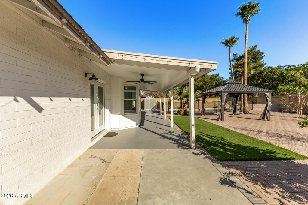 Image 33 of property listing at 4237 W HARTFORD Avenue, Glendale, AZ 85308