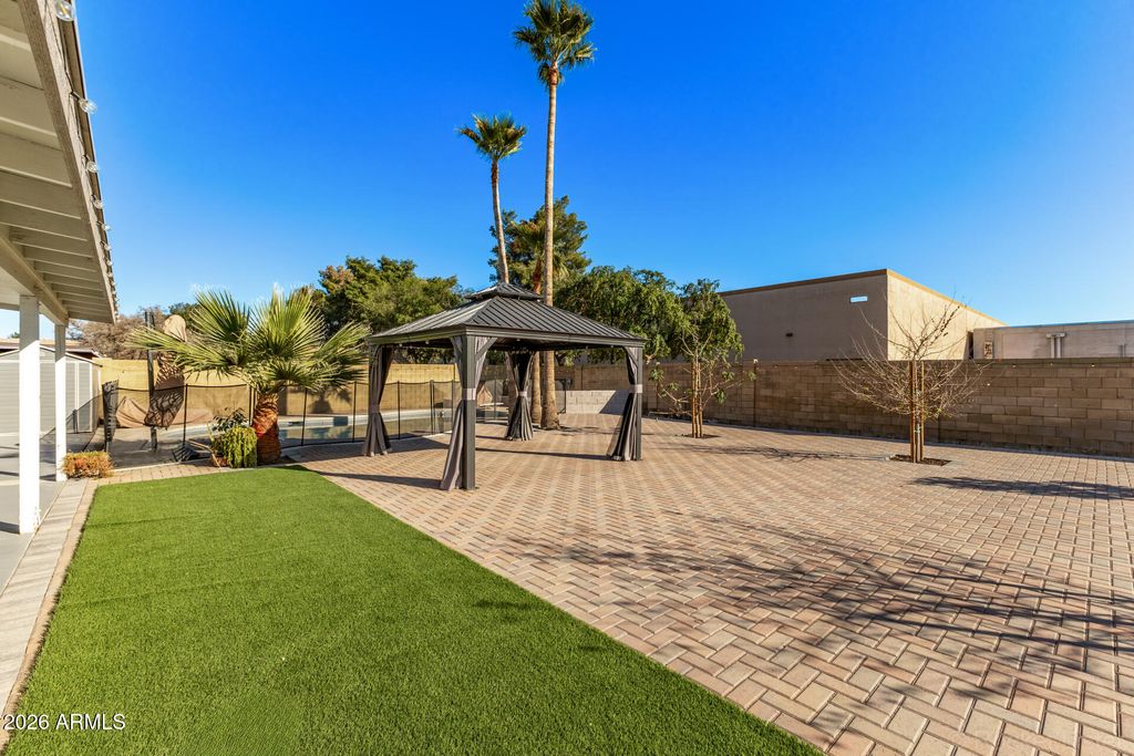 Image 34 of property listing at 4237 W HARTFORD Avenue, Glendale, AZ 85308