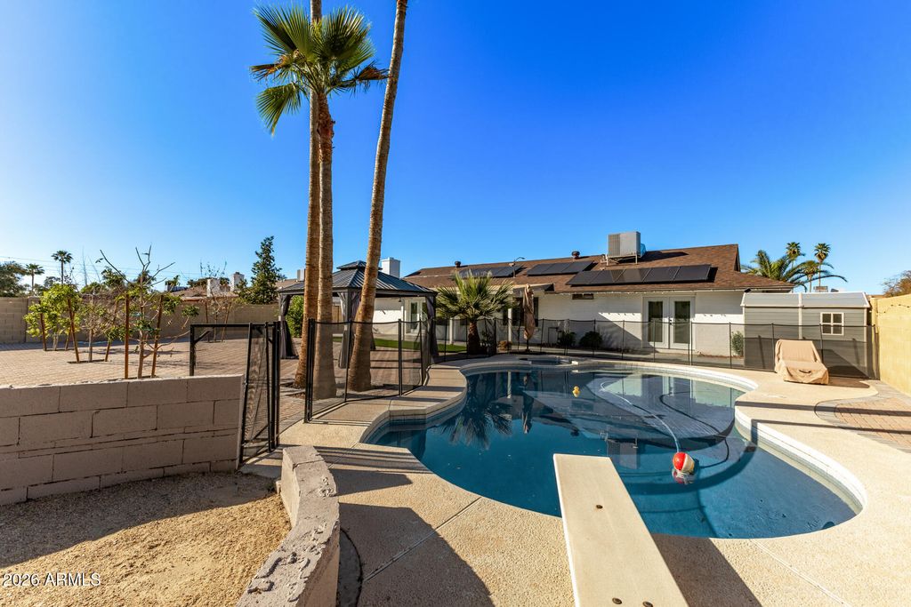 Image 37 of property listing at 4237 W HARTFORD Avenue, Glendale, AZ 85308
