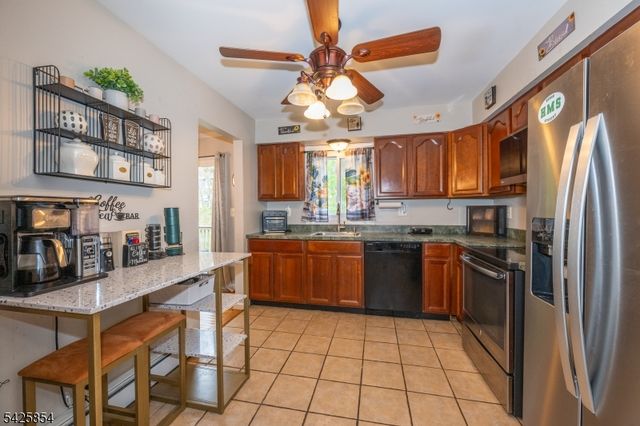 44 Fordham Trl, Hopatcong Boro, NJ 07843