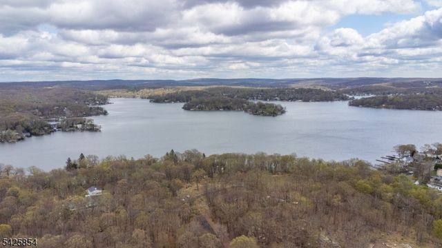 44 Fordham Trl, Hopatcong Boro, NJ 07843