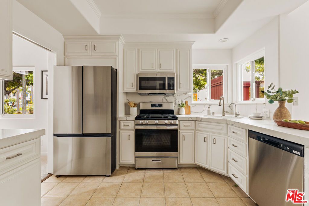 Image 6 of property listing at 7827 Berger Avenue, Playa Del Rey, CA 90293