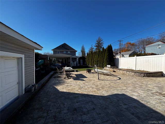 44 Buffet Place, Huntington Station, NY 11746