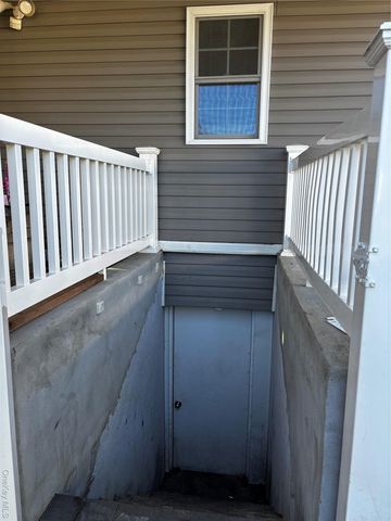 44 Buffet Place, Huntington Station, NY 11746