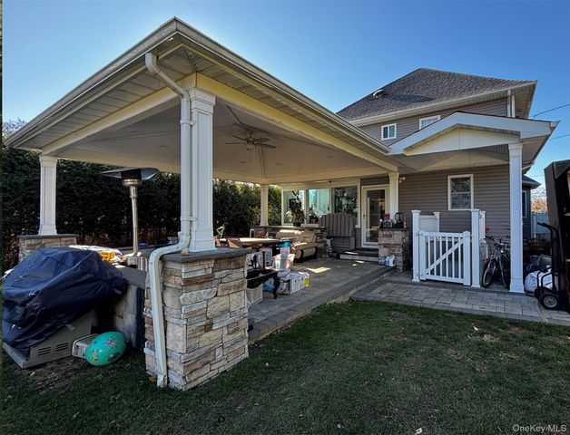 44 Buffet Place, Huntington Station, NY 11746