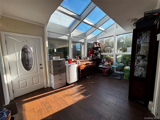 44 Buffet Place, Huntington Station, NY 11746